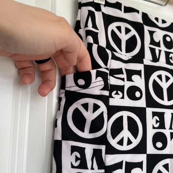 No Boundaries‎ Love & Peace Bkack/White Bike Shorts Size M(7-9) - Picture 3 of 6